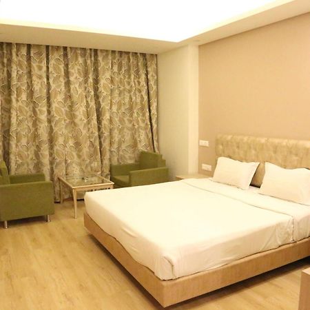 Palette Hotel Nisarga By Sunday Бопал Екстериор снимка