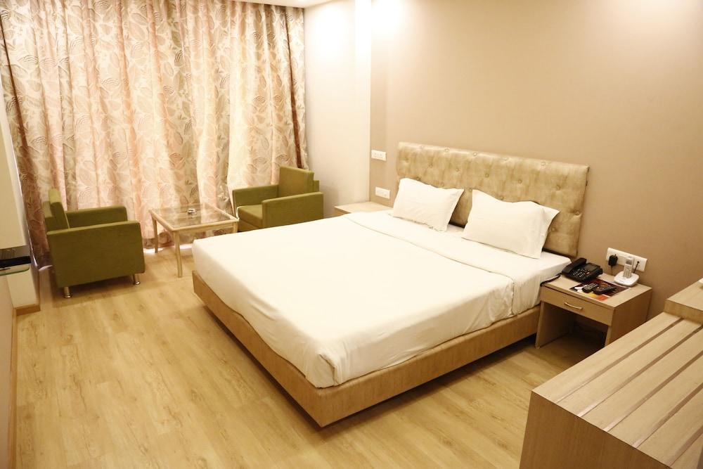 Palette Hotel Nisarga By Sunday Бопал Екстериор снимка
