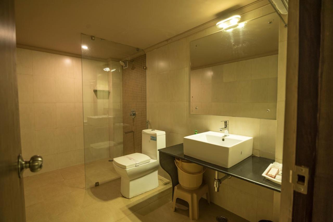 Palette Hotel Nisarga By Sunday Бопал Екстериор снимка