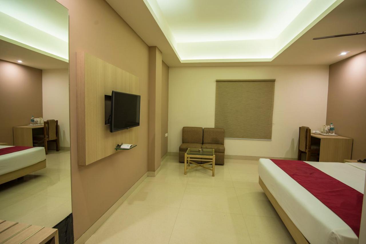 Palette Hotel Nisarga By Sunday Бопал Екстериор снимка